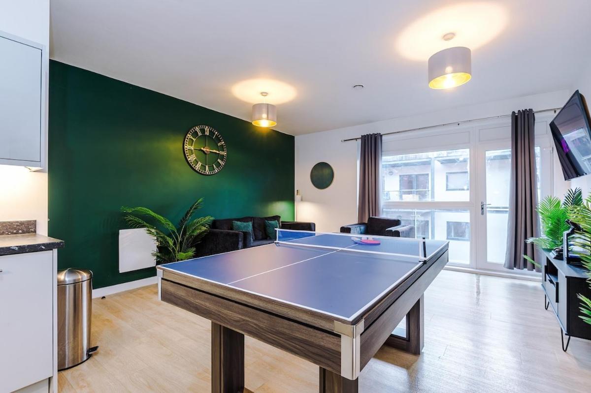 New, Luxe 2br, Manchester, Pool Table, Parking, Balcony, Ps4 Apartment