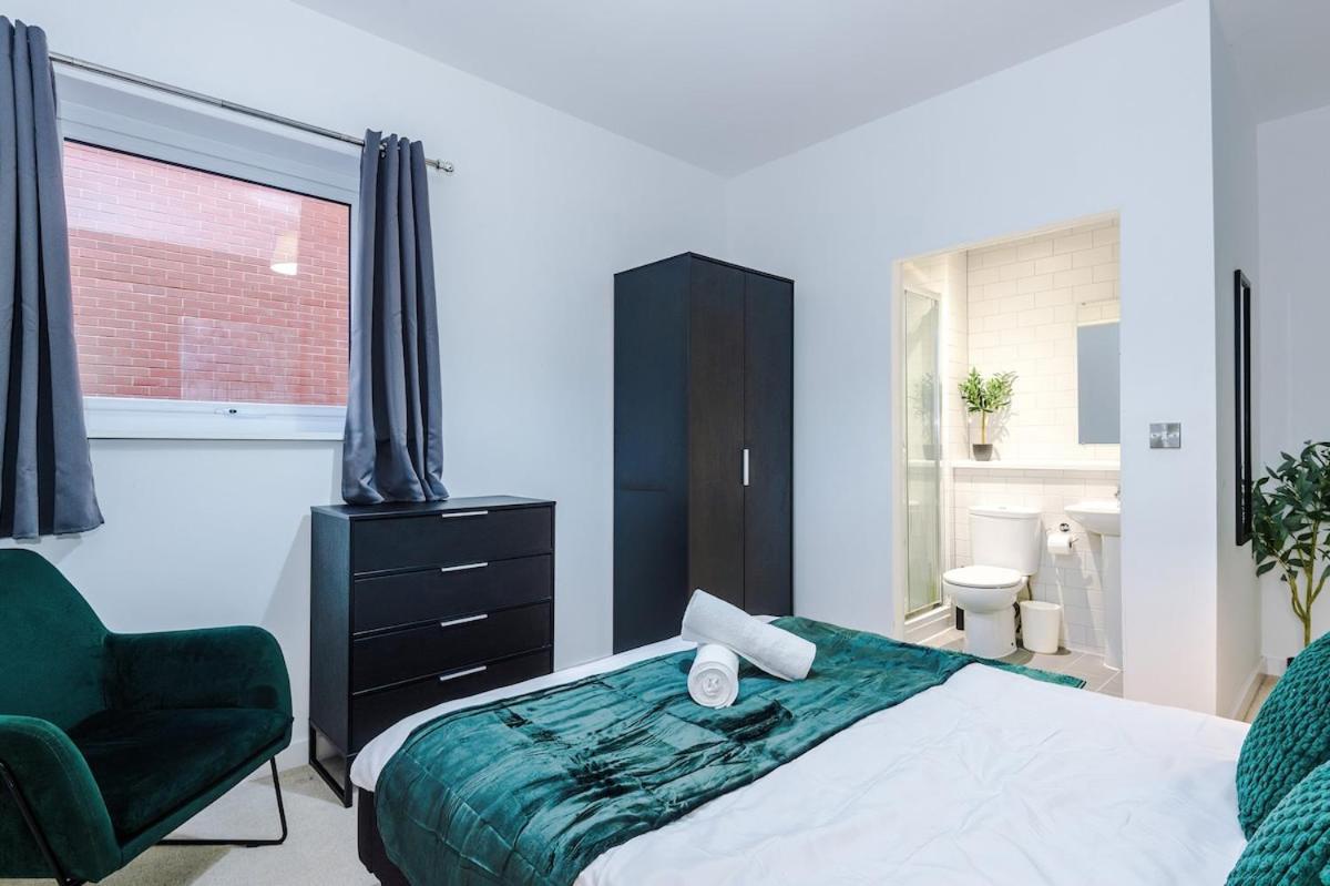 New, Luxe 2br, Manchester, Pool Table, Parking, Balcony, Ps4 Apartment *