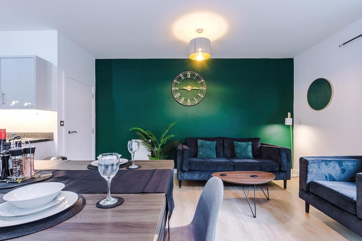 New, Luxe 2br, Manchester, Pool Table, Parking, Balcony, Ps4 Manchester