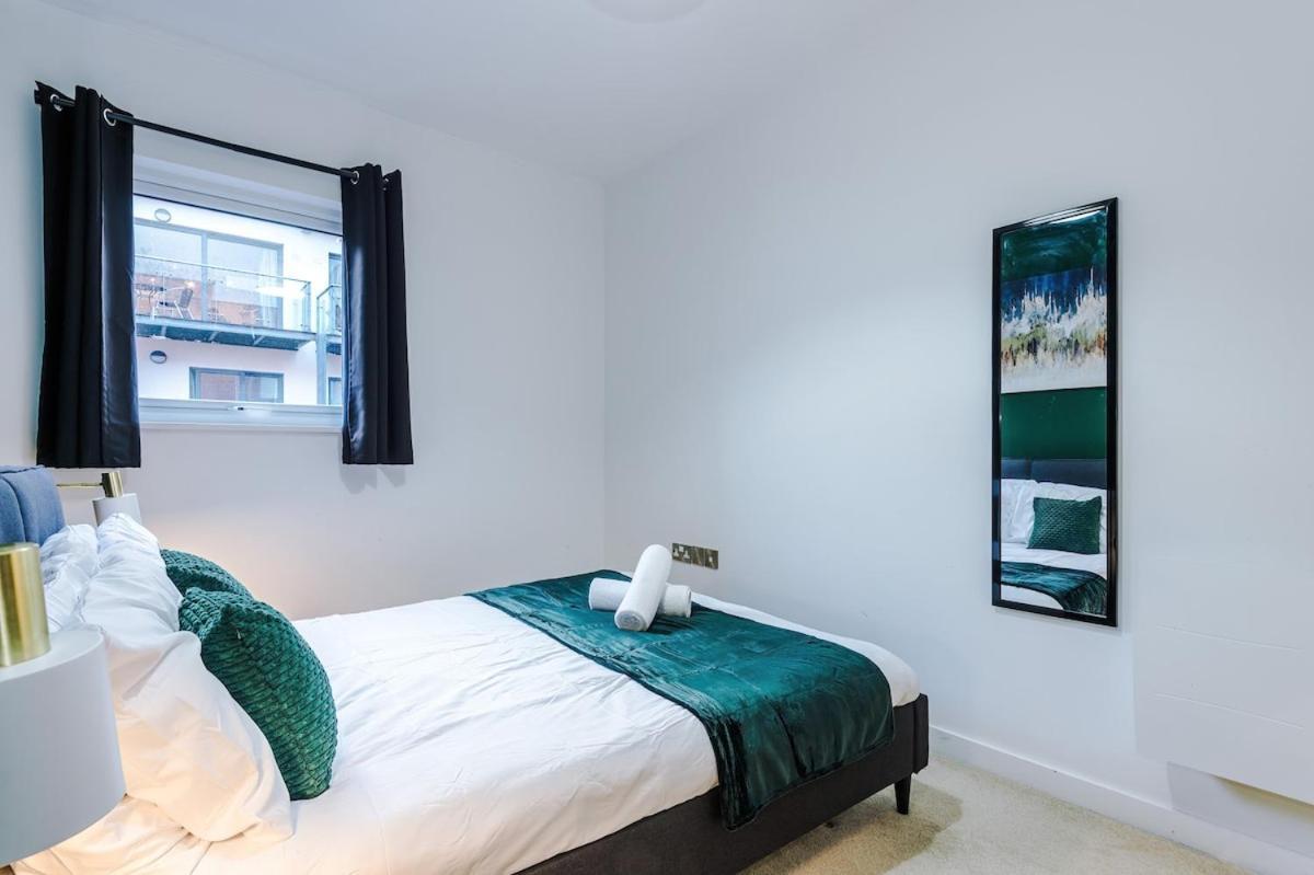New, Luxe 2br, Manchester, Pool Table, Parking, Balcony, Ps4 * Manchester