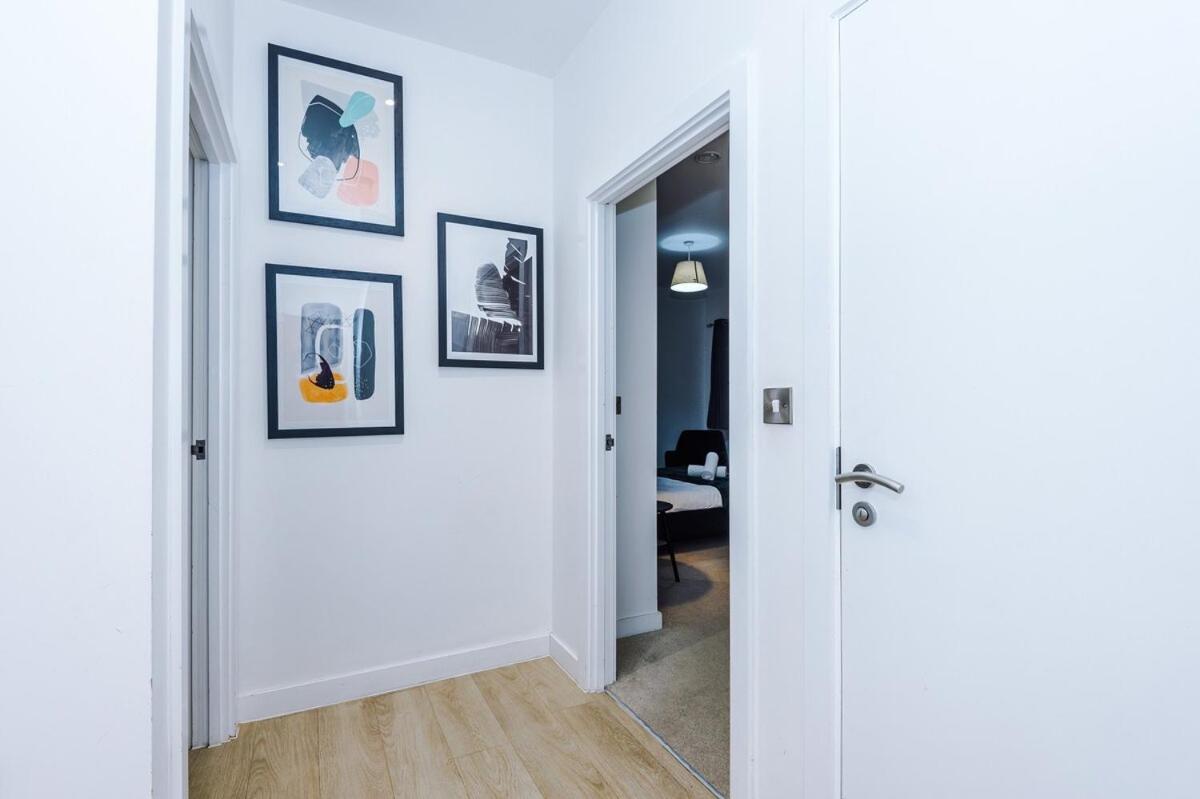 New, Luxe 2br, Manchester, Pool Table, Parking, Balcony, Ps4