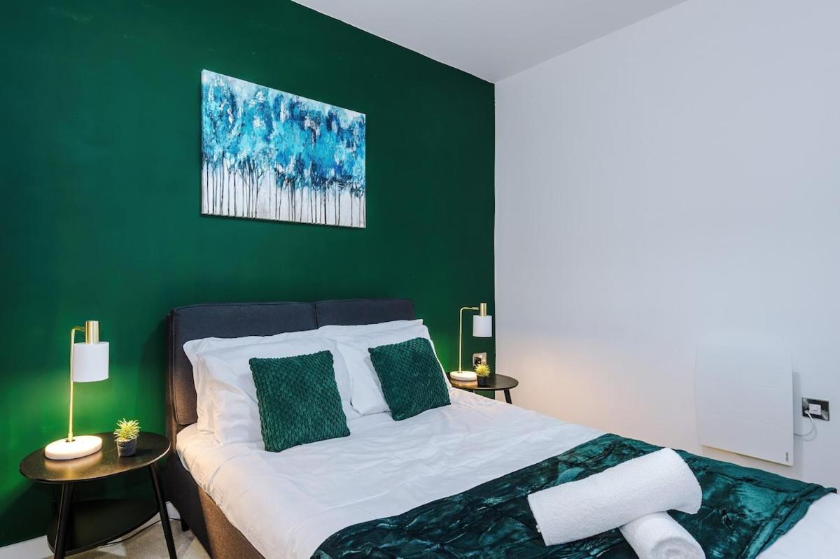 Apartment New, Luxe 2br, Manchester, Pool Table, Parking, Balcony, Ps4 Manchester