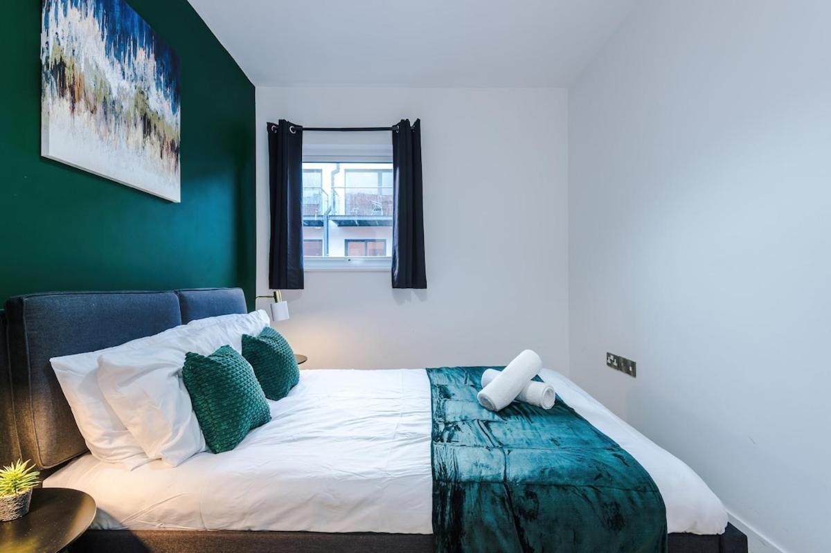 New, Luxe 2br, Manchester, Pool Table, Parking, Balcony, Ps4 Manchester